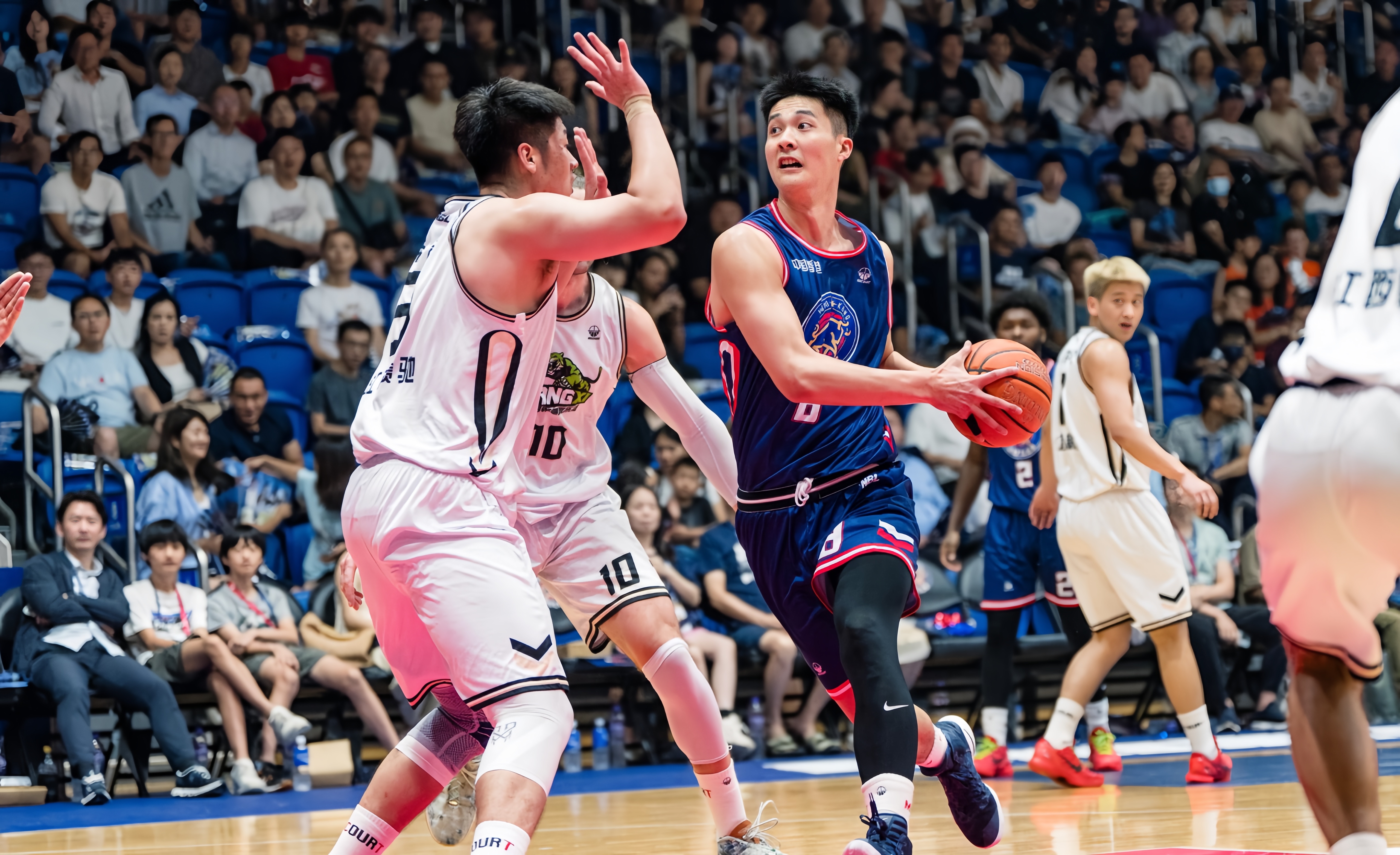 爱尔兰球队大胜对手，晋级淘汰赛